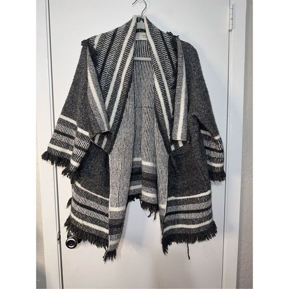 Anthropologie Saturday Sunday Grey Striped Fringe Cardigan Shawl - ONE SIZE - Picture 1 of 3